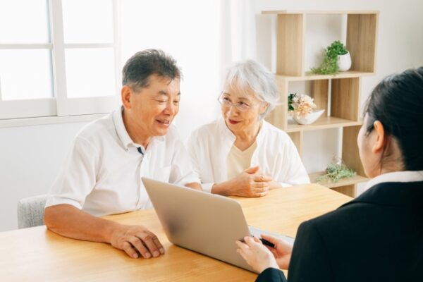 リフォームについて打ち合わせしている様子
