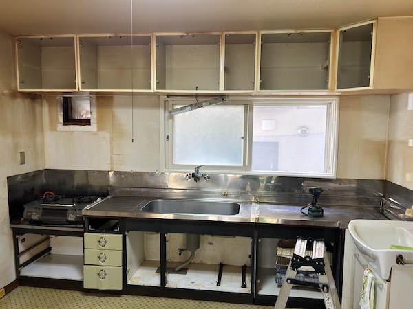 仁木町K様邸キッチンリフォーム既設設備撤去中